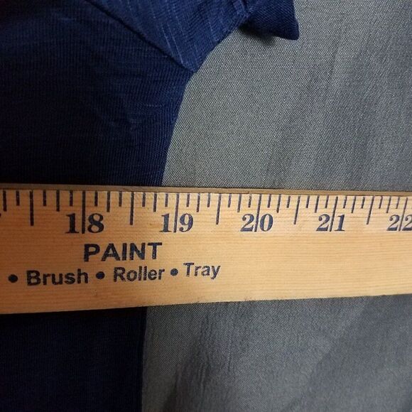 Color Story Large Navy Single Pocket Tee High Low Cuffed Short Sleeve NWOT - Picture 8 of 11